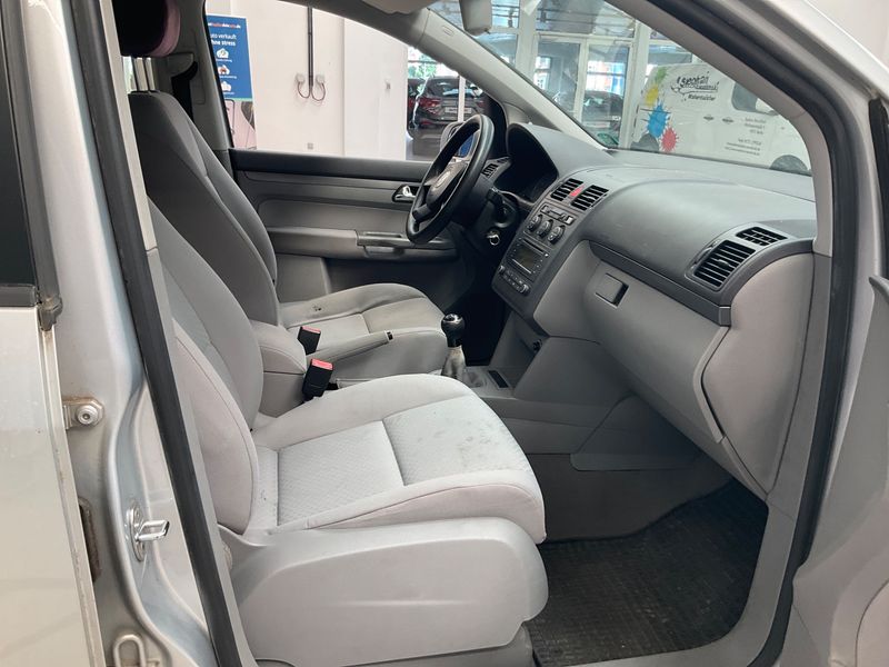 Volkswagen Touran 1.6 FSI 2004 – снимка 3
