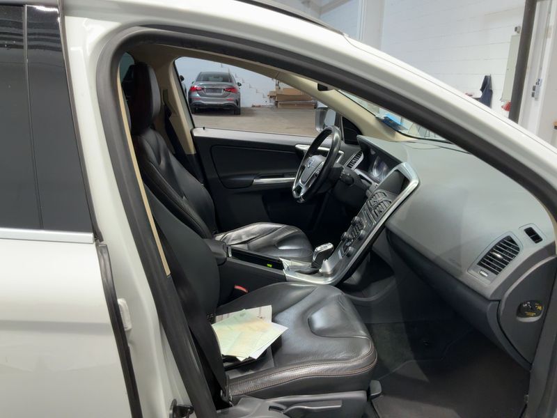 Volvo XC60 2.4 D4 Edition PRO AWD 2013 – снимка 17