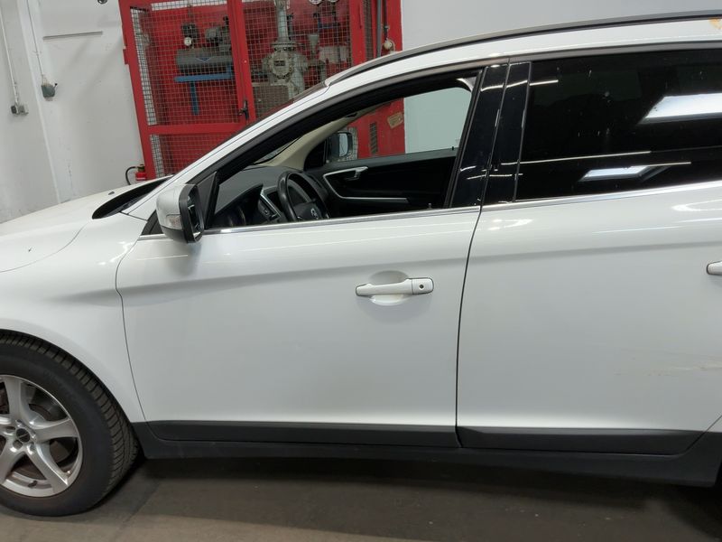 Volvo XC60 2.4 D4 Edition PRO AWD 2013 – снимка 4
