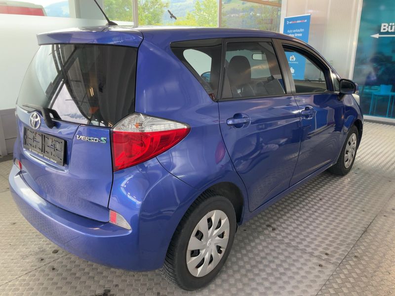 Toyota Verso-S 1.33 Dual VVT-i Active 2011 – снимка на щета
