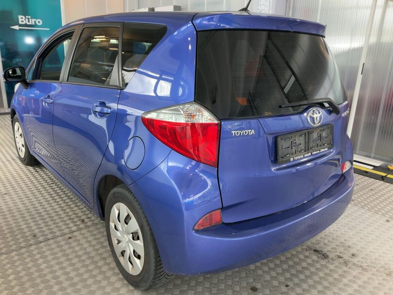 Toyota Verso-S 1.33 Dual VVT-i Active 2011 – снимка на щета