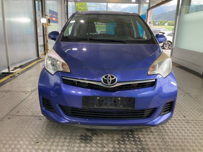Toyota Verso-S 1.33 Dual VVT-i Active 2011 – снимка на щета