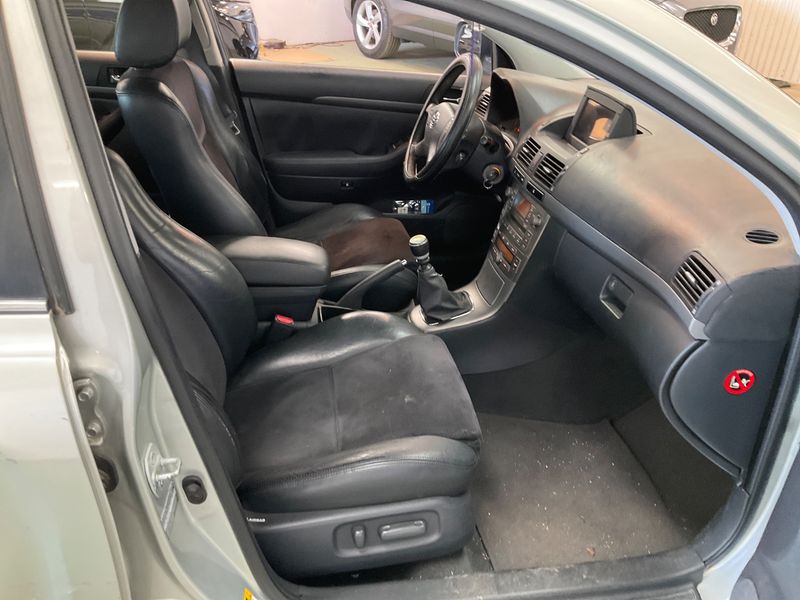 Toyota Avensis 2.2 D-4D D-Cat Clean Power Sport 2006 – снимка 3