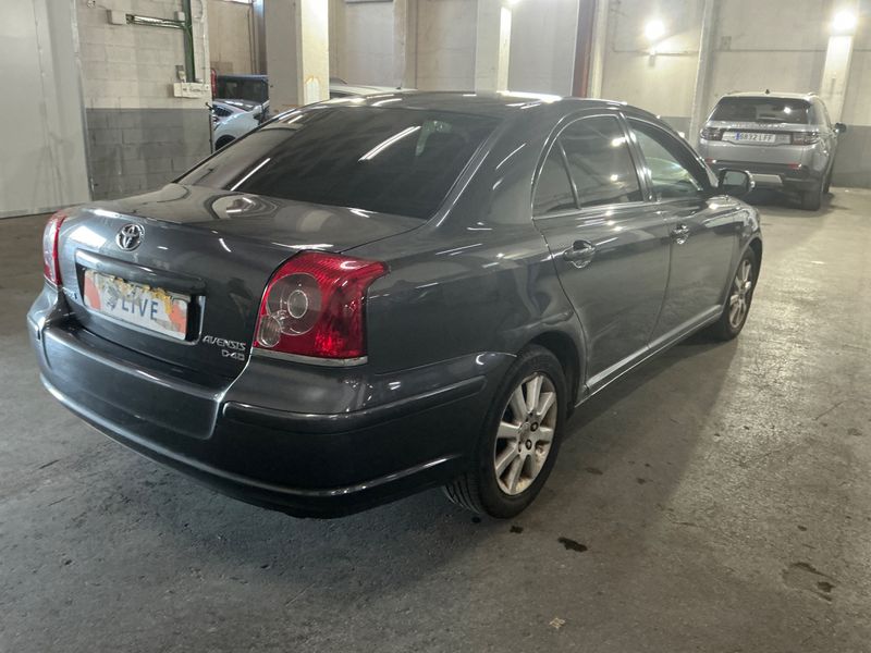 Toyota Avensis 2.2 D-4D Sol 2007 – снимка 2