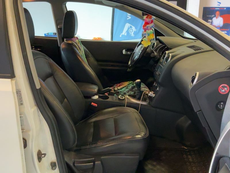 Nissan Qashqai 1.6 dCi Tekna 4x4 2012 – снимка 16