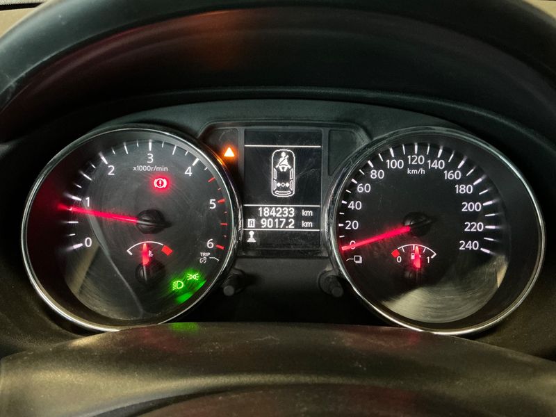 Nissan Qashqai 1.6 dCi Tekna 4x4 2012 – снимка 18