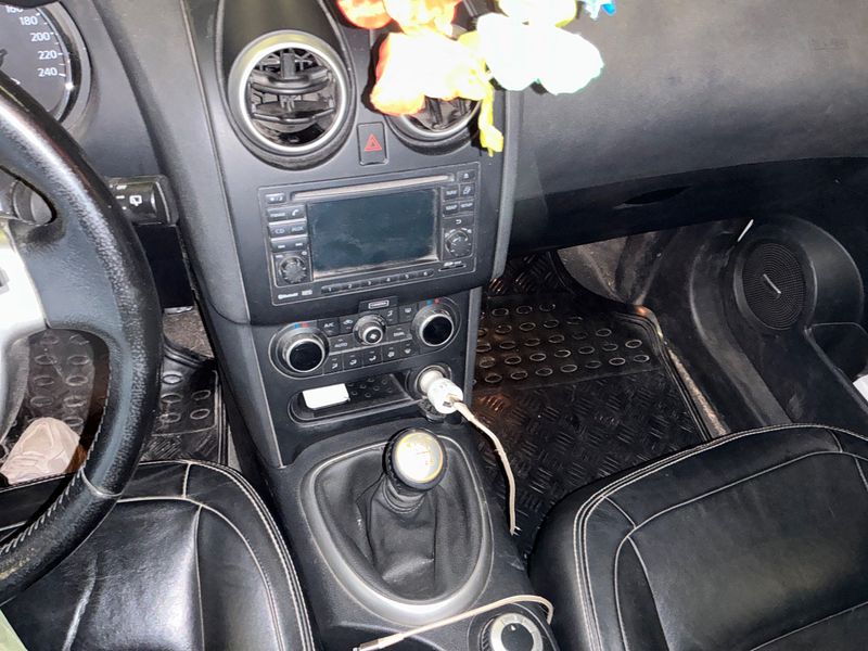 Nissan Qashqai 1.6 dCi Tekna 4x4 2012 – снимка 25