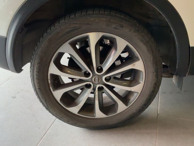 Nissan Qashqai 1.6 dCi Tekna 4x4 2012 – снимка 9