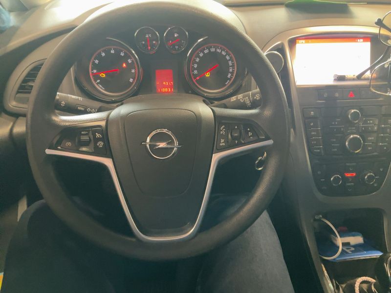 Opel Astra 1.6 Selection 2015 – снимка 17
