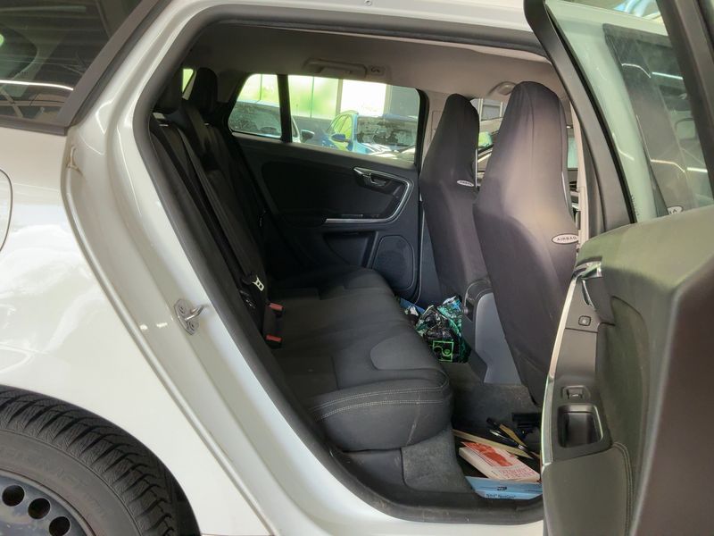 Volvo V60 2.0 D3 Business Edition 2014 – снимка 20