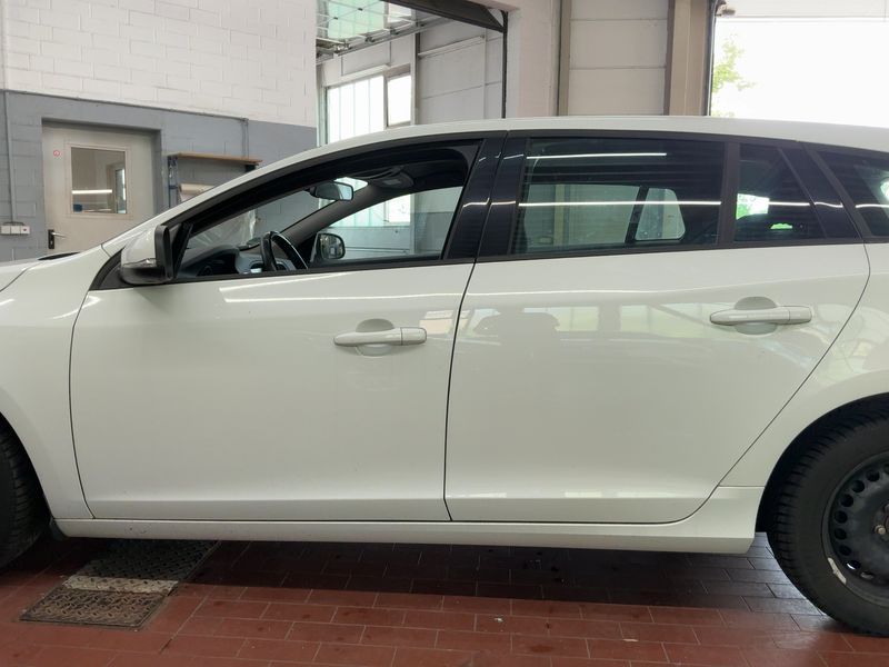 Volvo V60 2.0 D3 Business Edition 2014 – снимка 4