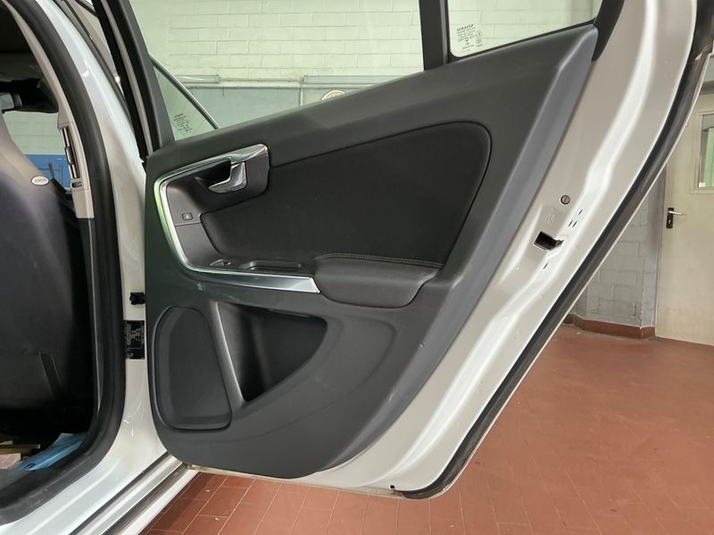 Volvo V60 2.0 D3 Business Edition 2014 – снимка 23
