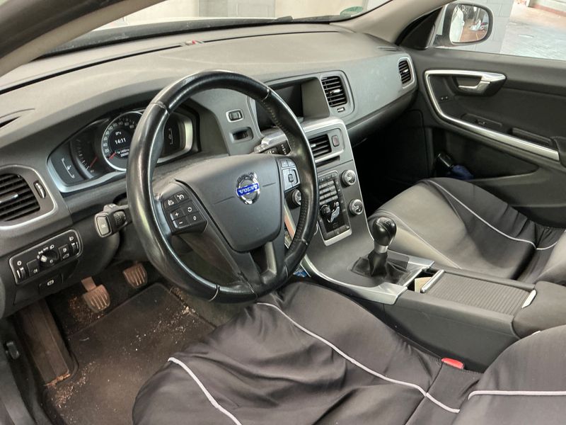 Volvo V60 2.0 D3 Business Edition 2014 – снимка 25