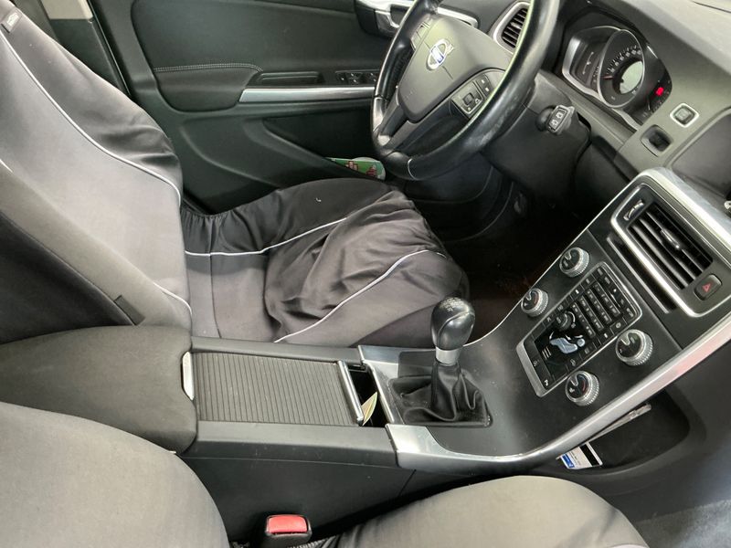 Volvo V60 2.0 D3 Business Edition 2014 – снимка 24