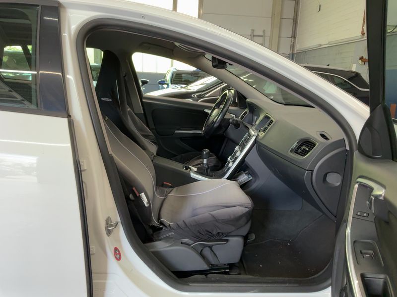 Volvo V60 2.0 D3 Business Edition 2014 – снимка 17