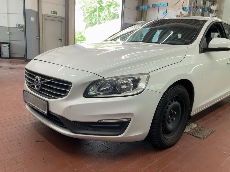 Volvo V60 2.0 D3 Business Edition 2014 – снимка 2