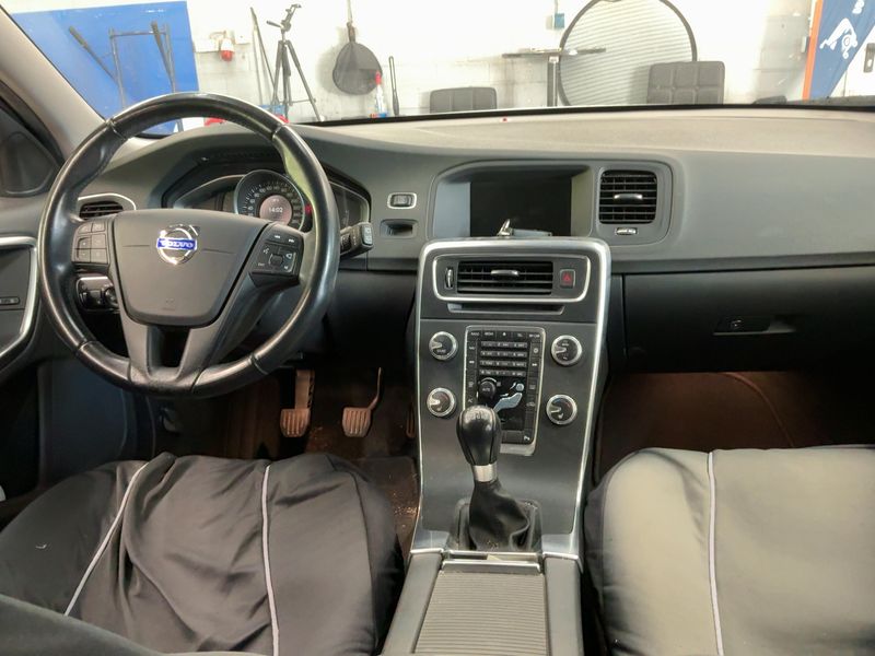 Volvo V60 2.0 D3 Business Edition 2014 – снимка 18