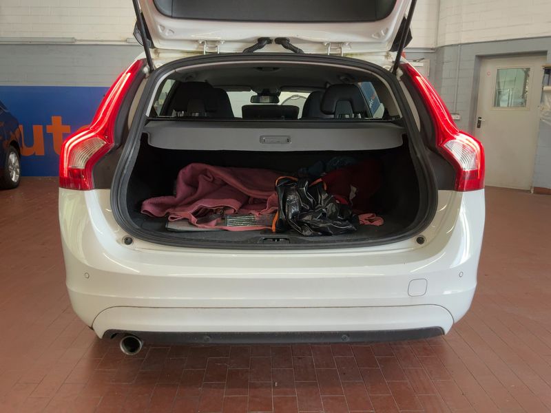 Volvo V60 2.0 D3 Business Edition 2014 – снимка 16