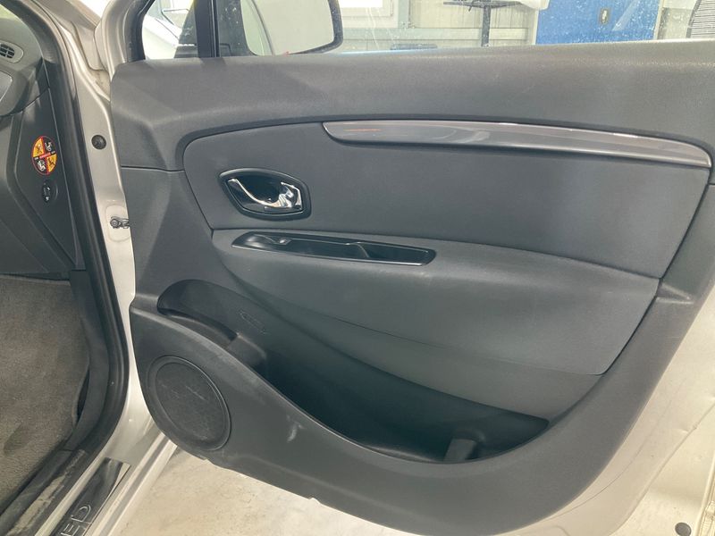 Renault Grand Scenic 1.6 dCi Grand Limited 2015 – снимка 32