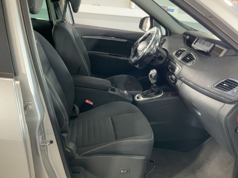 Renault Grand Scenic 1.6 dCi Grand Limited 2015 – снимка 17