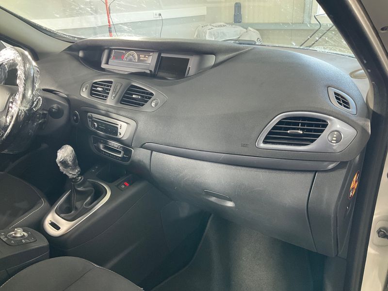 Renault Grand Scenic 1.6 dCi Grand Limited 2015 – снимка 26