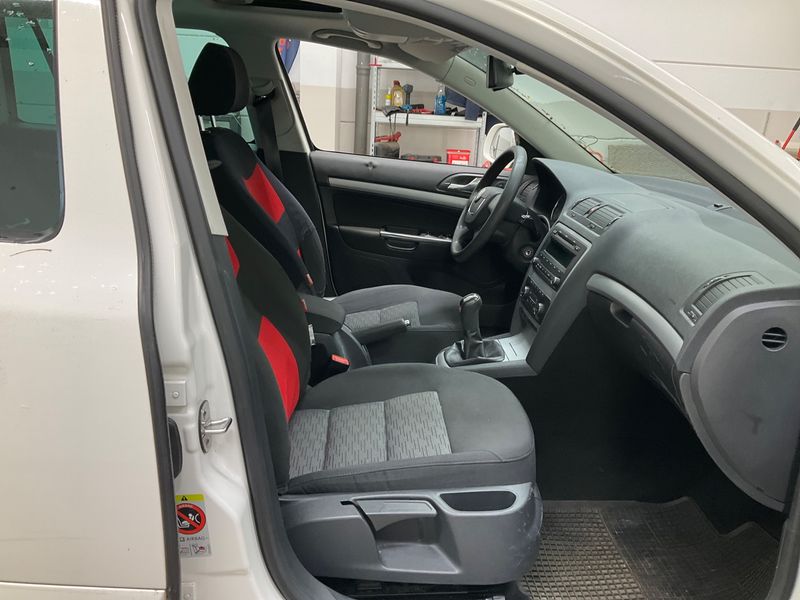 Skoda Octavia 1.6 TDI Ambition 2012 – снимка 3