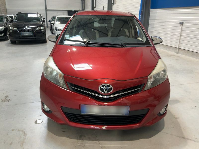 Toyota Yaris 1.4 D-4D Dynamic 2014 – снимка 14