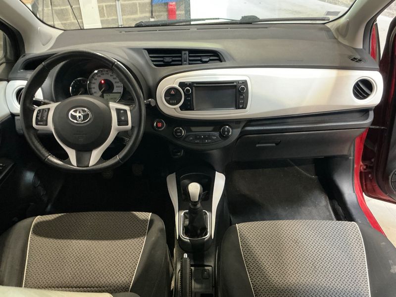 Toyota Yaris 1.4 D-4D Dynamic 2014 – снимка 17