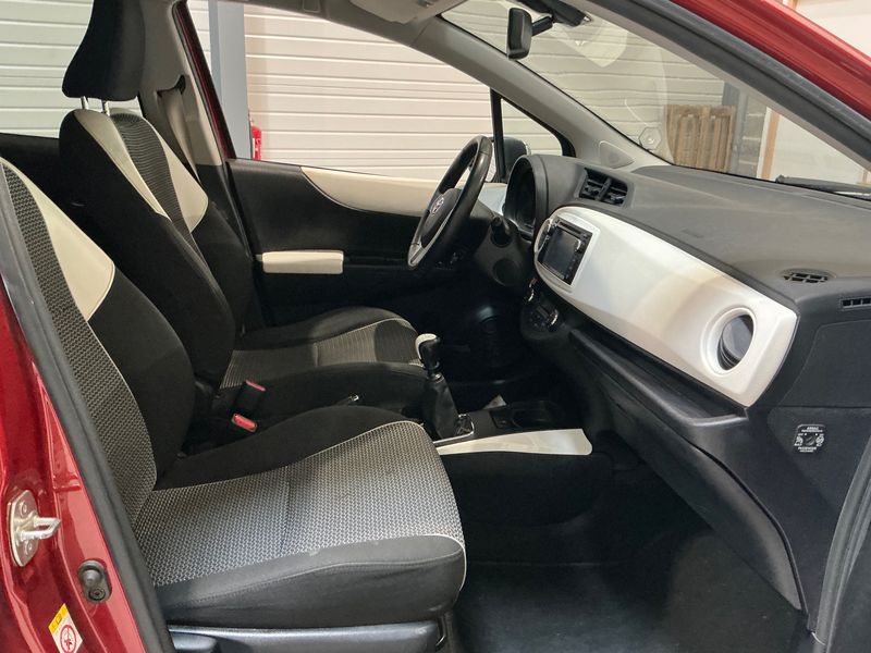 Toyota Yaris 1.4 D-4D Dynamic 2014 – снимка 16