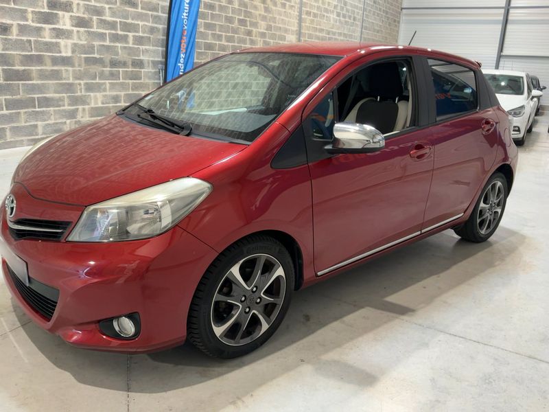 Toyota Yaris 1.4 D-4D Dynamic 2014 – снимка 2