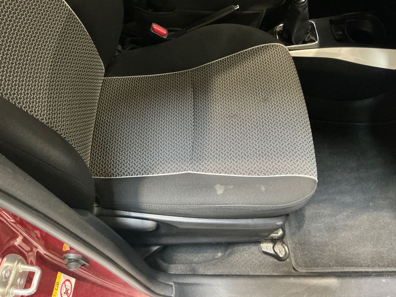 Toyota Yaris 1.4 D-4D Dynamic 2014 – снимка 23