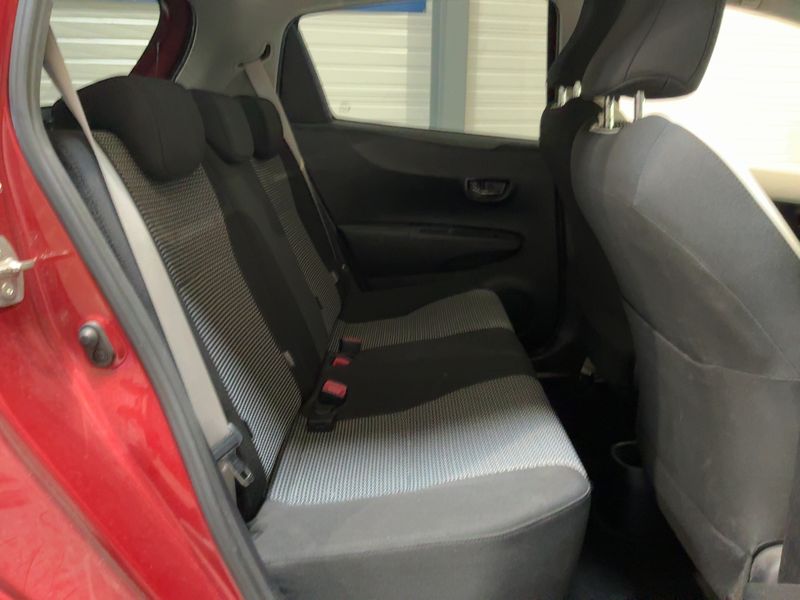 Toyota Yaris 1.4 D-4D Dynamic 2014 – снимка 19