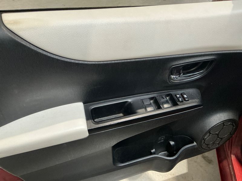 Toyota Yaris 1.4 D-4D Dynamic 2014 – снимка 22