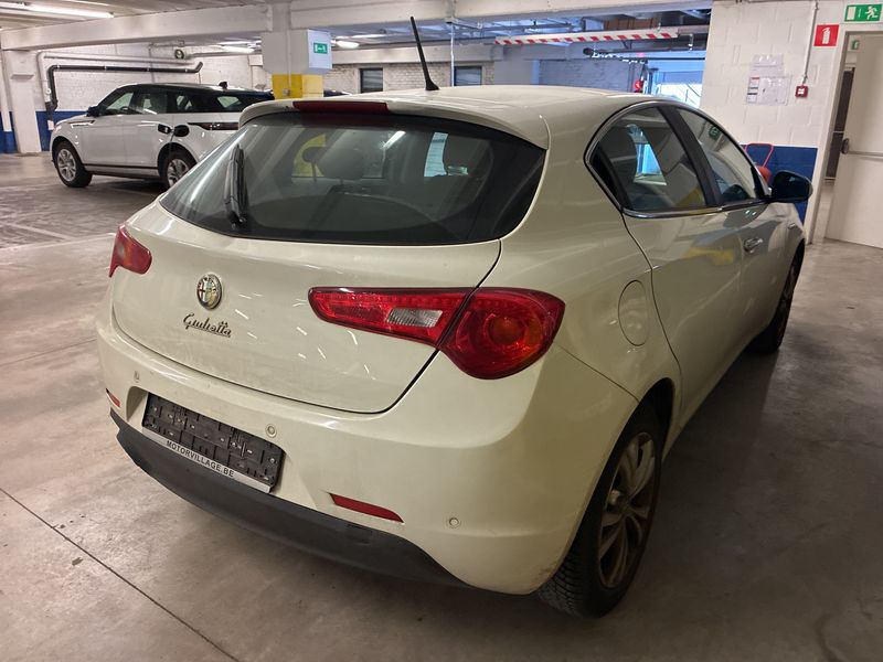 Alfa Romeo Giulietta 1.6 JTDM Turismo 2011 – снимка 5