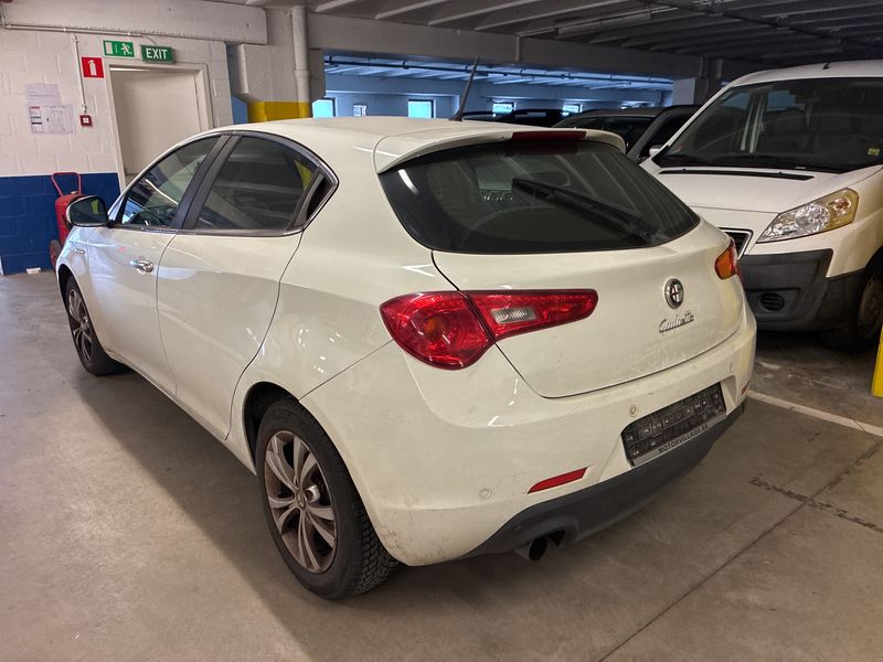 Alfa Romeo Giulietta 1.6 JTDM Turismo 2011 – снимка 3