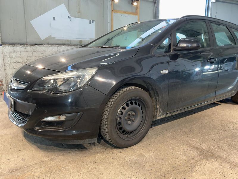 Opel Astra 1.4 Turbo Style 2015 – снимка 2