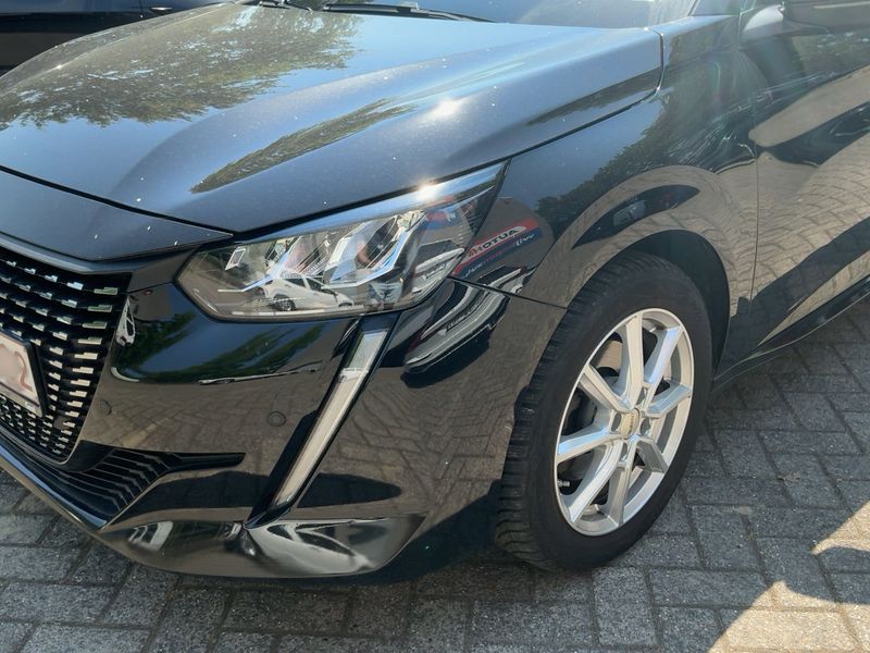 Peugeot 208 1.2 PureTech Allure 2021 – снимка 2