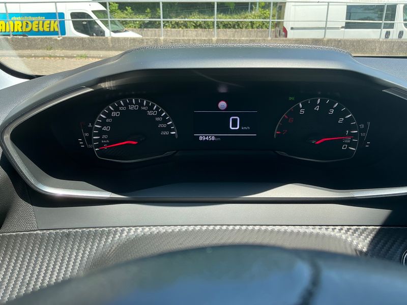 Peugeot 208 1.2 PureTech Allure 2021 – снимка 19