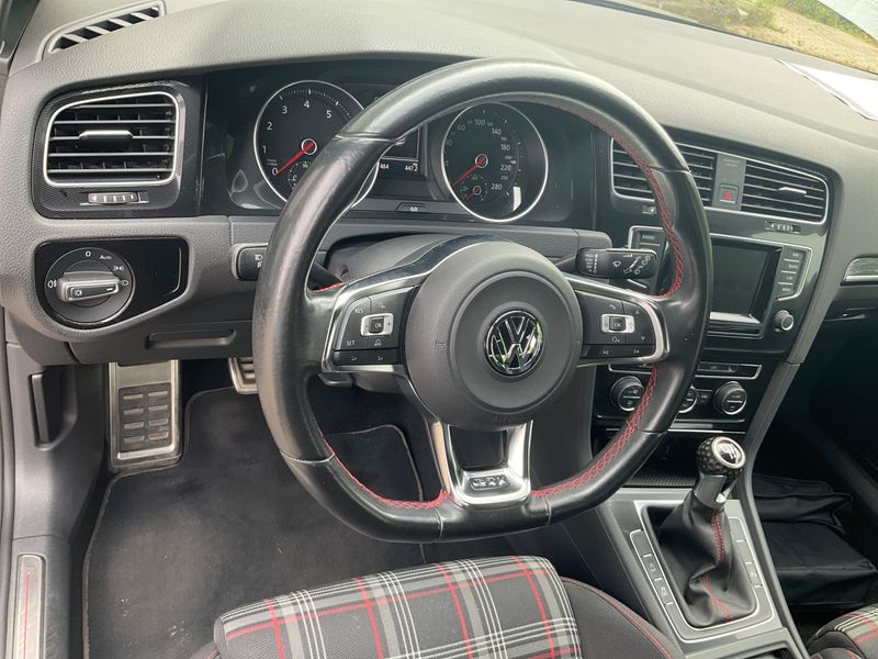 Volkswagen Golf VII 2.0 TSI GTI BlueMotion Tech 2015 – снимка 38
