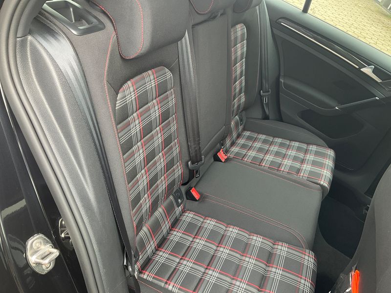 Volkswagen Golf VII 2.0 TSI GTI BlueMotion Tech 2015 – снимка 33