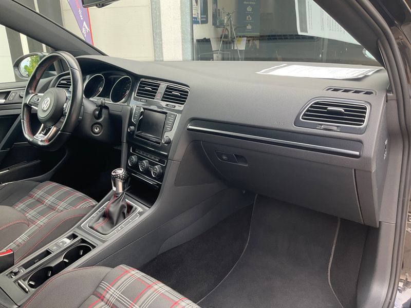 Volkswagen Golf VII 2.0 TSI GTI BlueMotion Tech 2015 – снимка 35
