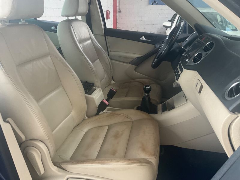 Volkswagen Tiguan 2.0 TDI Sport & Style 2009 – снимка 3