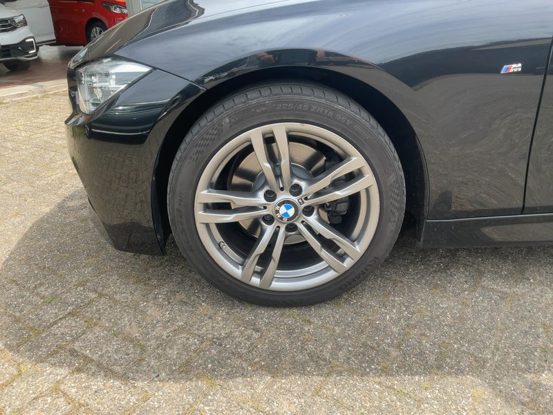 BMW 3er 330i xDrive M Sport 2015 – снимка 3