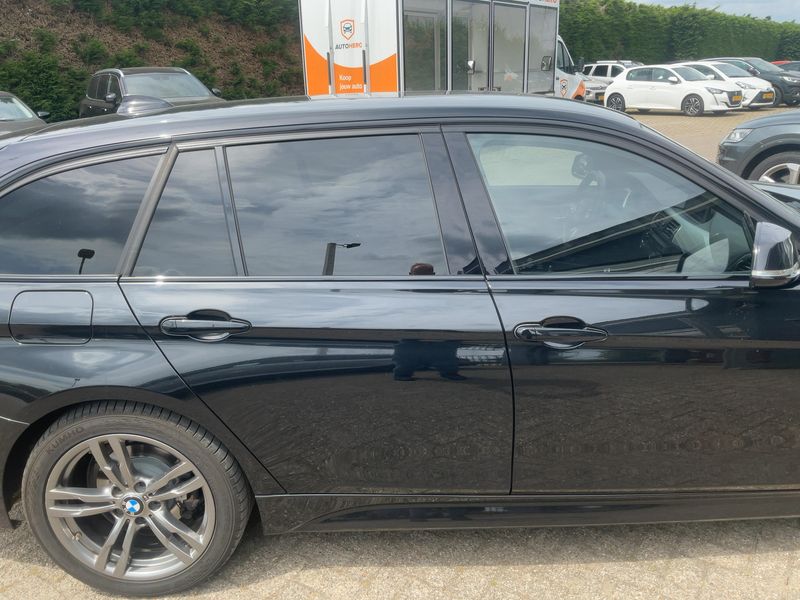 BMW 3er 330i xDrive M Sport 2015 – снимка 10