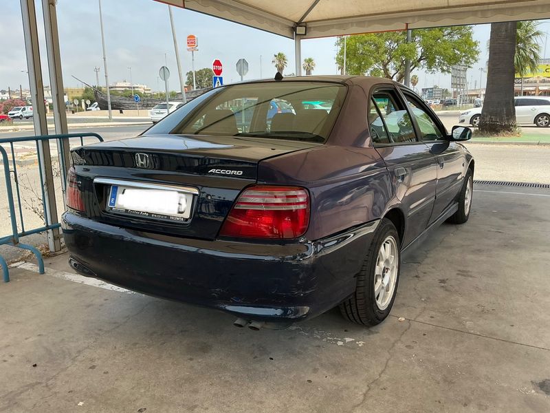 Honda Accord 1.8 LS 4 2001 – снимка 2