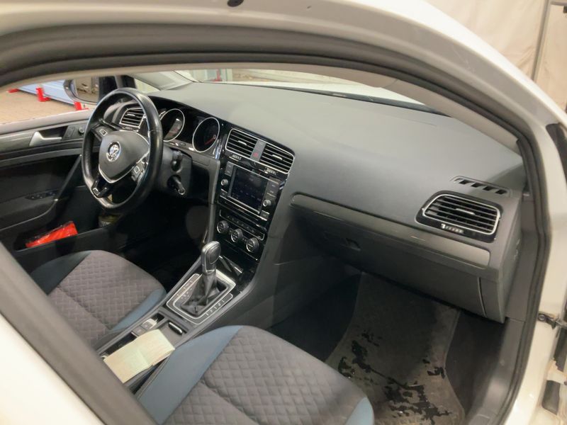 Volkswagen Golf VII 1.6 TDI IQ-DRIVE 2019 – снимка 17