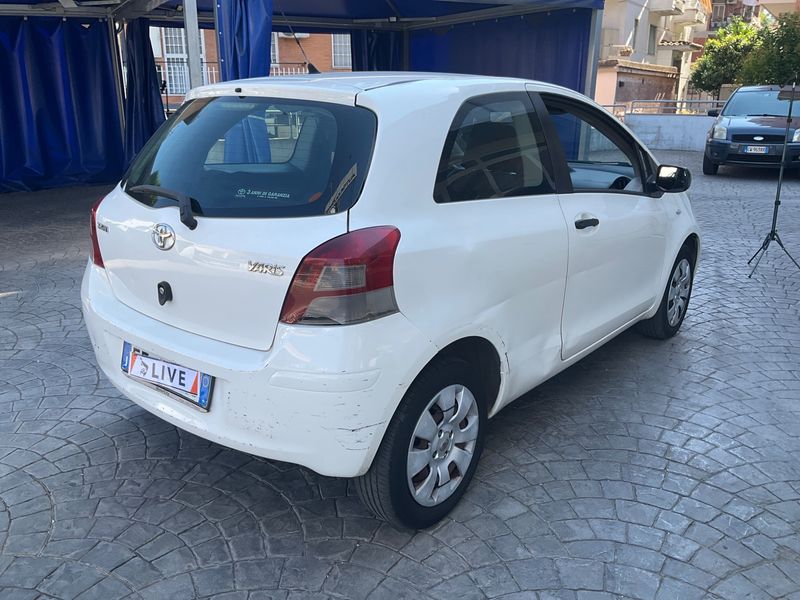 Toyota Yaris 1.0 VVT-i Now 2010 – снимка 2