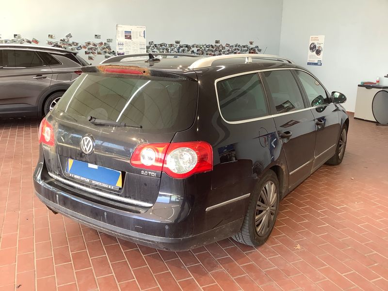 Volkswagen Passat 2.0 TDI Sportline 2009 – снимка 2