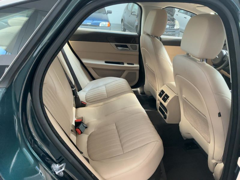 Jaguar XF 20d Ingenium Edition 2017 – снимка 19