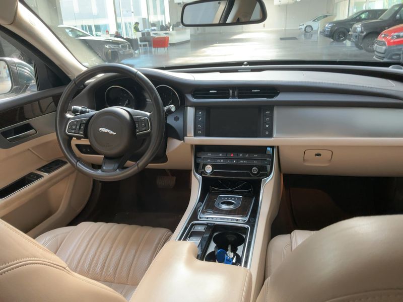 Jaguar XF 20d Ingenium Edition 2017 – снимка 17